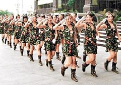 双面富豪受审 旗下酒店曾办“小姐阅兵”(图)