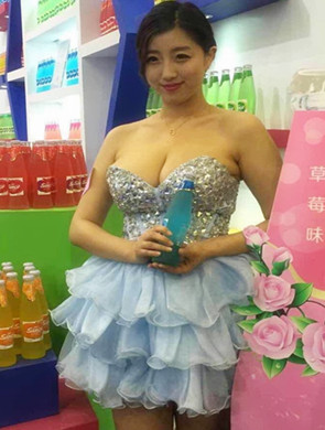 成都糖酒会模特爆乳吸睛