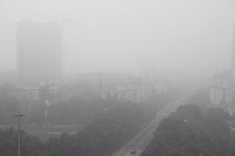 29日四川省内多条高速入口因大雾天气临时关闭