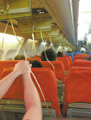 普吉飞成都航班乘客：鬼门关上走一遭