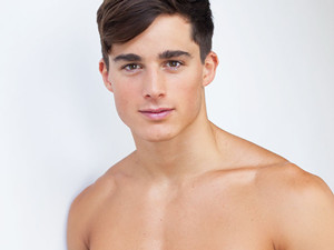 全球最性感男数学老师：6块腹肌的博士