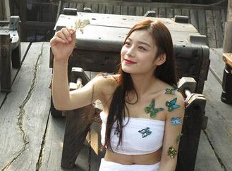 成都现美艳蝴蝶仙子 香肩半裸如精灵