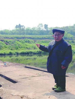 眉山残疾老汉修桥留名负债十万