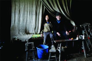 一贫如洗 两人相依为命