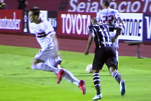 碰瓷假摔演技如断腿