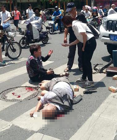 电动三轮车与越野车相撞致1死1伤