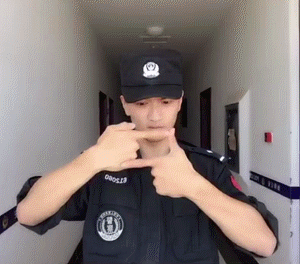 新疆警察演绎超帅手指舞 网友齐认老公