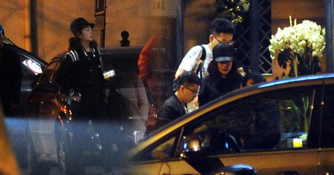 赵薇深夜聚会四小时 友人被喝趴走路不稳