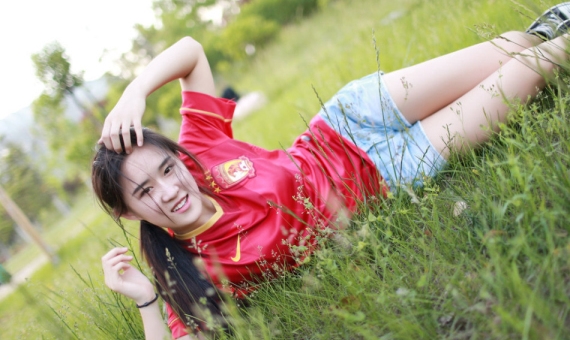 足球宝贝娇羞妩媚写真 期待恒大主场逆转城南