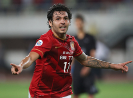 进球视频-高拉特角球甩头破门