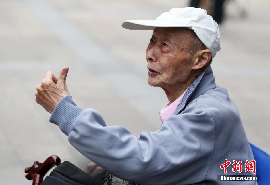南京86岁老人第15次赴考