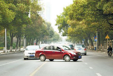 老司机：如何在六种特殊的路段安全掉头