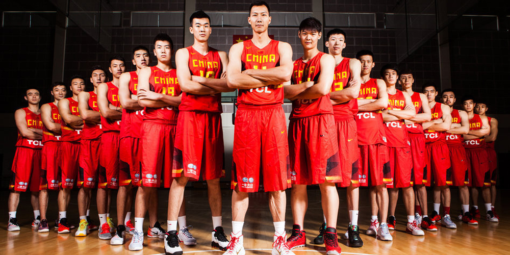 2015中国男篮球员合影