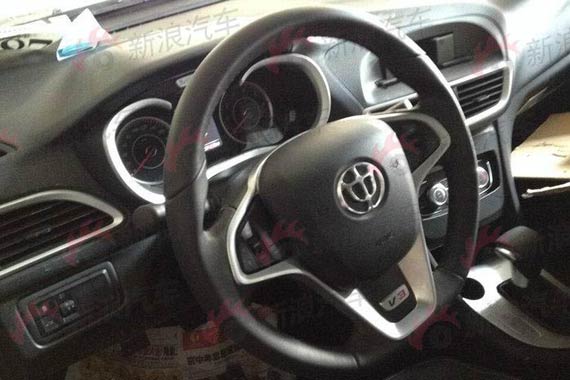 内饰首曝 华晨全新F20轿车谍照曝光