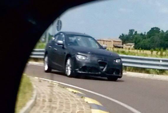 阿尔法-罗密欧Giulia路试谍照曝光