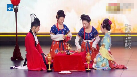 新浪娱乐讯 在6月27日播出的《中国梦想秀》上,周立波讽刺汉服表演者“晚上九点半以后走出去,肯定走的是像援场一样的”“哪个洗浴中心的”。