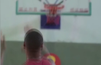 中国行不忘刻苦训练 利拉德上演超远三分秀