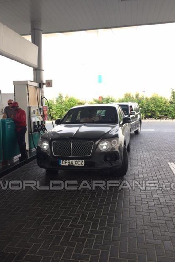 宾利Bentayga最新谍照曝光或明年首发