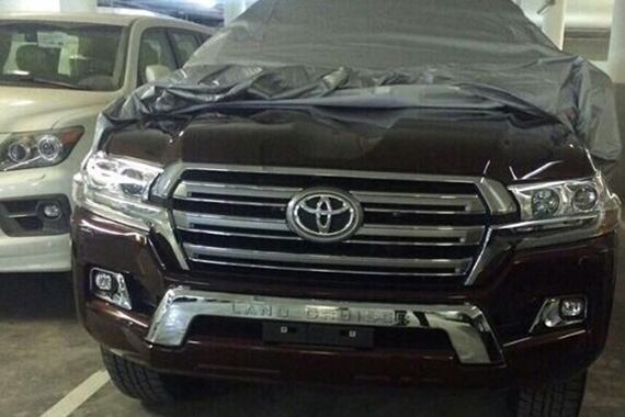 新款丰田兰德酷路泽实车再曝光 8月发布