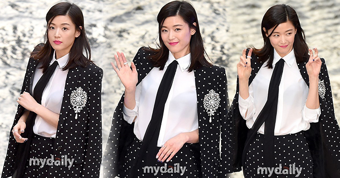 全智贤宣传新片 穿透视装黑色内衣隐约可见