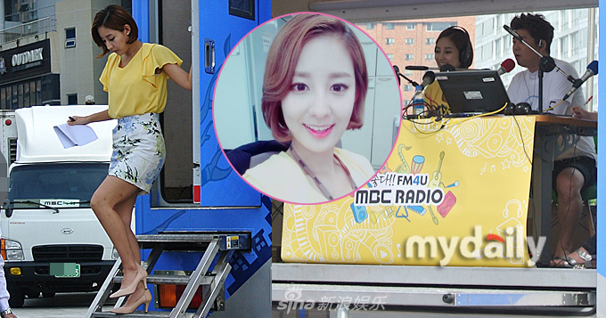 组图：EXO灿烈亲姐姐录电台 短发美女优雅