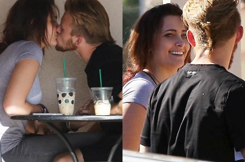 杰克逊女儿与男友热吻