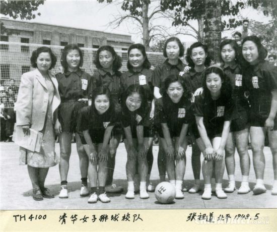 20世纪中期,校服开始趋于开放
