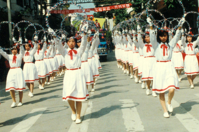 80年代,校服重现。