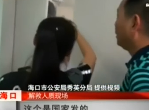 男子劫持女护士女记者交换人质 开门瞬间被制服