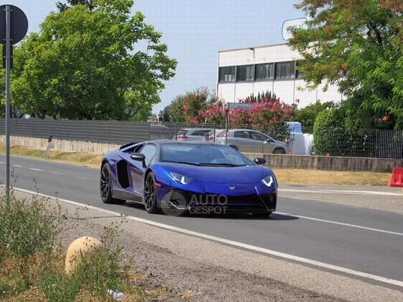 全新兰博基尼Aventador SV敞篷跑车谍照
