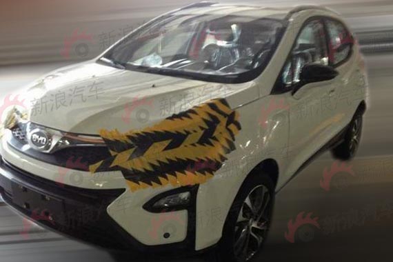 定位小型SUV 比亚迪S1轻度伪谍照