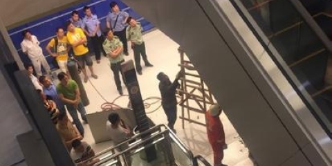 电梯事故进展:抢尸视频为谣言