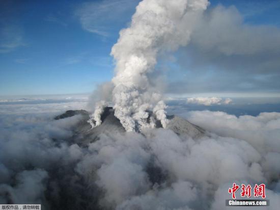 日本搜索队再入御岳山 寻找火山喷发失踪者