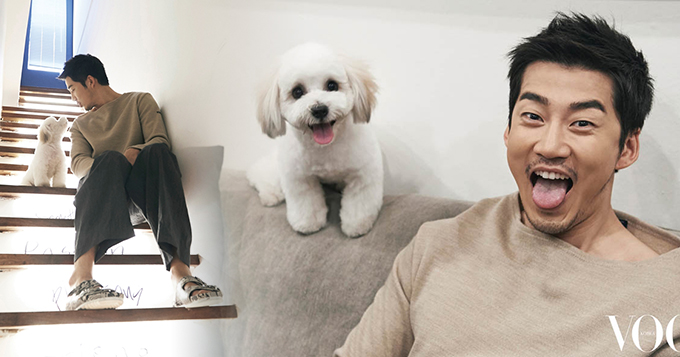 组图：尹启相携爱犬出镜 搞怪表情变逗比