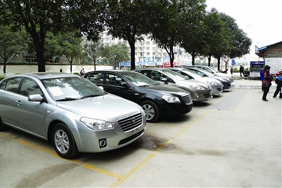 频频换帅能否 扭转车市颓势？