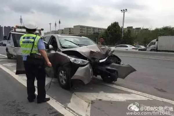 郑州男子接老婆回家途中出车祸双胞胎殒命