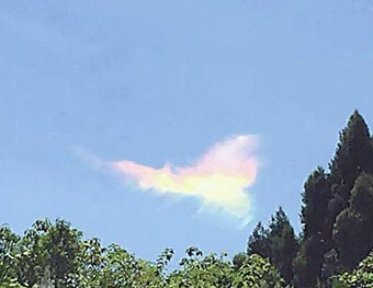 重慶大足上空現(xiàn)“七彩祥云”