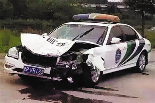 北京密云城管执法车撞三轮 四孩两死两伤