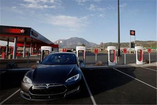 特斯拉Model S遭入侵 行驶状态下被熄火