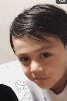 诺一挑眉帅气迷人