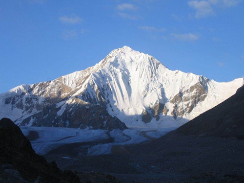 俄国登山者攀吉尔吉斯斯坦列宁峰时遇难
