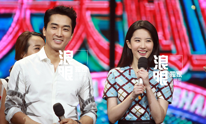 刘亦菲宋承宪合体亮相秀恩爱 甜蜜闪瞎眼