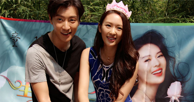 乔任梁《定制幸福》为童瑶庆生 亲密互动