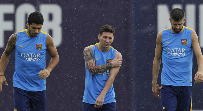 巴萨训练备战西超杯 佩德罗现身