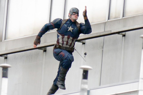 《美队3》飞檐走壁