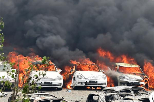 天津爆炸数千进口车被毁 保险公司或赔20亿