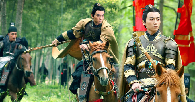 陈晓《云中歌》曝剧照 帅气骑马领军