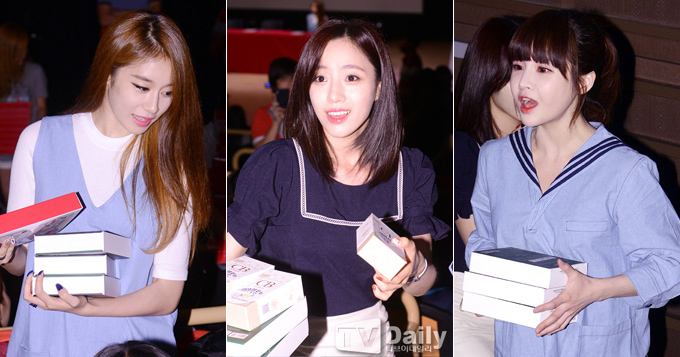 组图：王思聪新签女团T-ara亮相 为粉丝发礼物