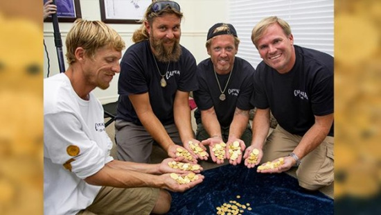 美国寻宝队沉船发现大量金币价值450万美元。
