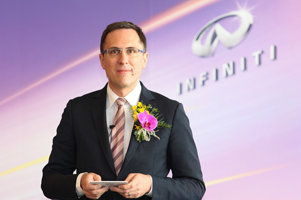 戴雷回击离职传闻 QX70限量版成都车展上市